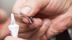 How To Remove Eyelash Glue: Best Practices For Clean Lashes